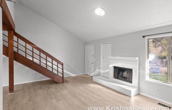 Charming 3 Bedroom | 2 Bathroom Duplex | Private Backyard | Near Washington Square Mall