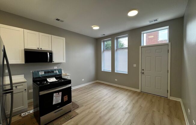 2 beds, 1 bath, $1,950, Unit 4007 #E