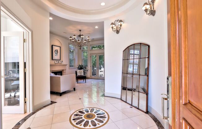 Saratoga 5 Bedrooms with Free Electricity from Solar System