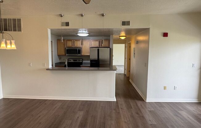 194 W Albion Village Way #406 (9700 S)