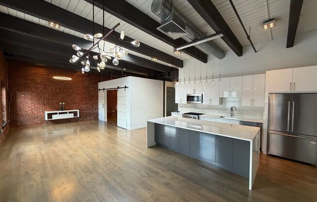 Prime Fort Point 1BR Condo – Steps from Seaport & South Boston w/ Garage Parking