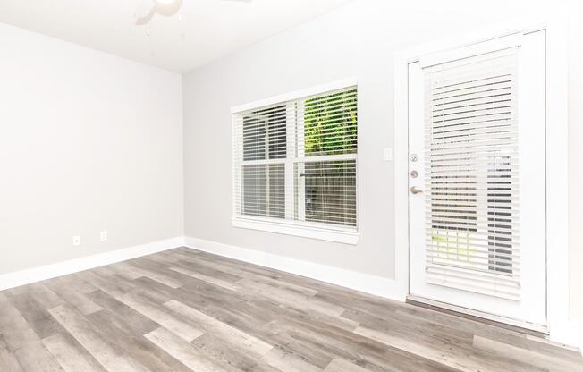 Studio, 1 bath, 557 sqft, $800