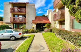 Lovely & Spacious 2 Bed 2 Bath Condo Located in Bluff Heights