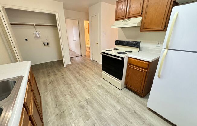 2 beds, 1 bath, 795 sqft, $695, Unit Unit C