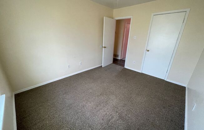 2 beds, 1 bath, 795 sqft, $650