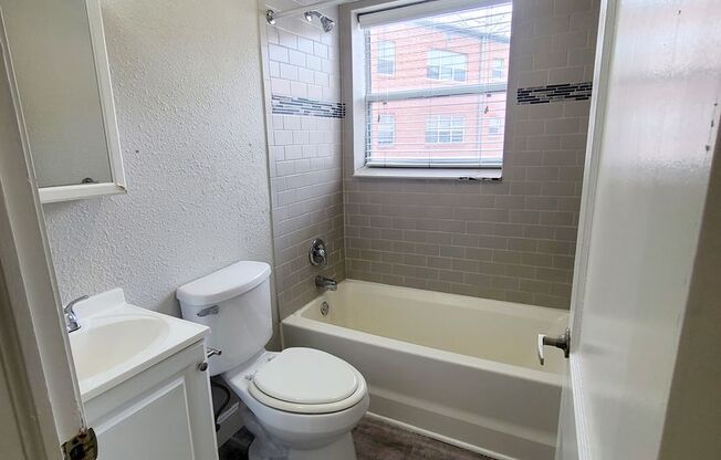 1 bed, 1 bath, 611 sqft, $1,150, Unit 4440-201