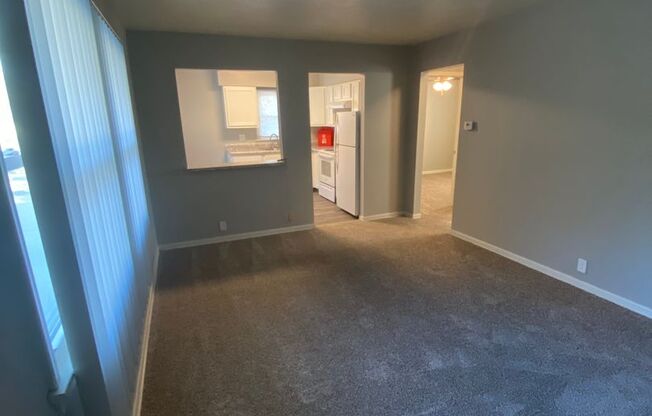 2 beds, 1 bath, 700 sqft, $950, Unit 1105