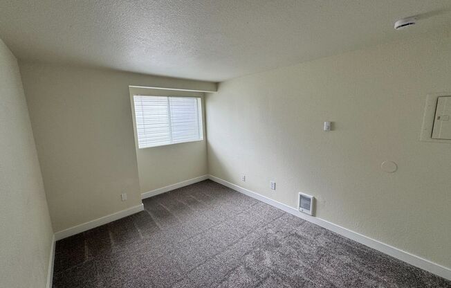 2 beds, 1 bath, 902 sqft, $2,075, Unit H201