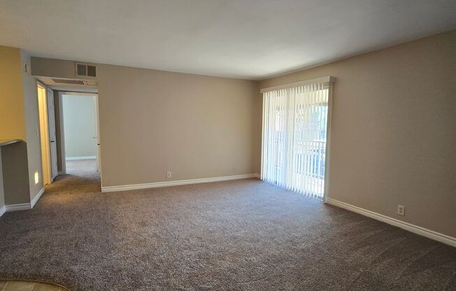 A Fa bulous 2 bedroom Condo Centrally Located