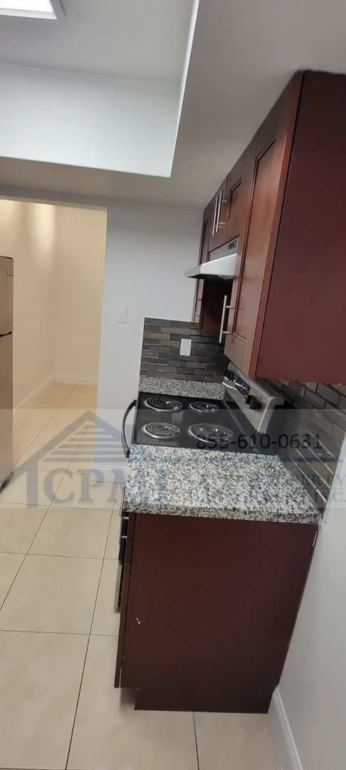1 bed, 1 bath, 751 sqft, $1,725, Unit 5