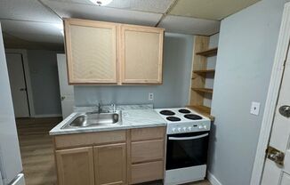 2 beds, 1 bath, $1,250, Unit Unit 9