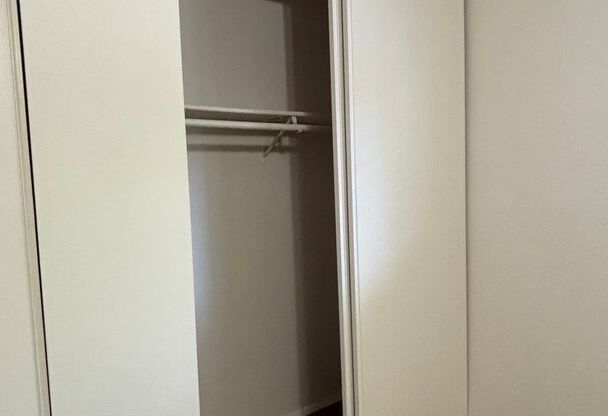 1 bed, 1 bath, 800 sqft, $1,299, Unit 44