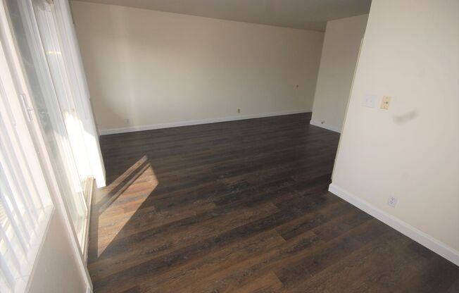 Bir - 906 E. 4th Av.