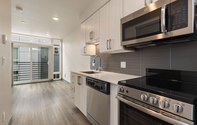 Studio, 1 bath, 288 sqft, $1,280, Unit 316