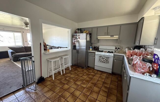 Charming 3 Bed / 2 Bath Dinuba Home with Garage – Only $1,675!