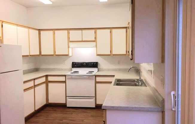 3 beds, 1.5 baths, 1,054 sqft, $1,750, Unit 638 LaSalle Street #5
