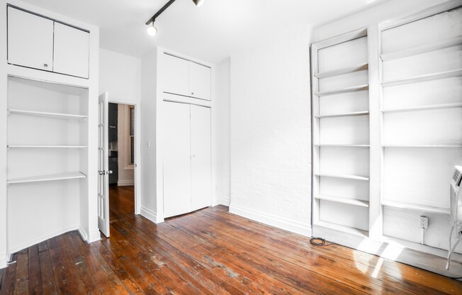 23 KING ST