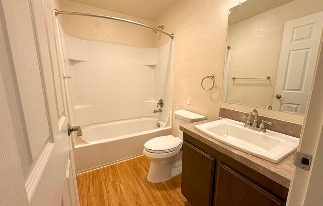 1 bed, 1 bath, 704 sqft, $1,490, Unit 0122