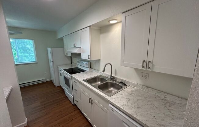 2 beds, 1 bath, 1,000 sqft, $1,295, Unit #7