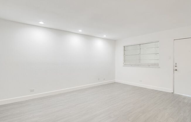 1 bed, 1 bath, 694 sqft, $1,000, Unit 126