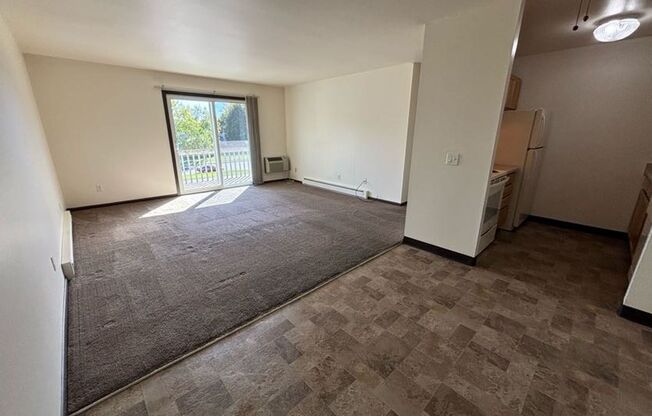 2 beds, 1 bath, $1,350, Unit 5