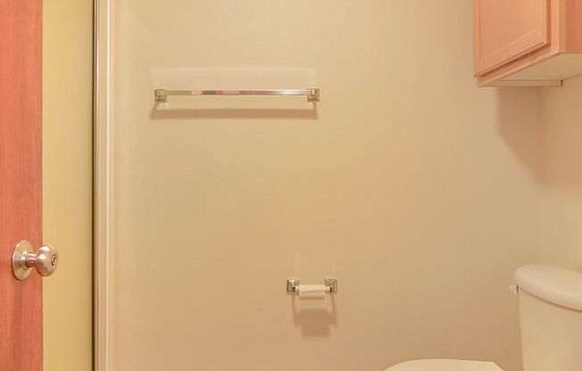 2 beds, 1 bath, $1,700, Unit 203