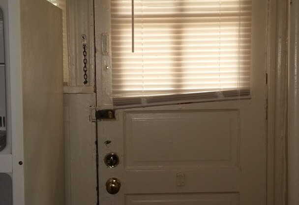 1 bed, 1 bath, $1,250, Unit Apt. 03