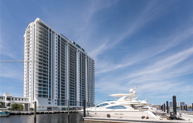 17111 Biscayne Blvd