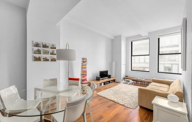 140 W 22 ST