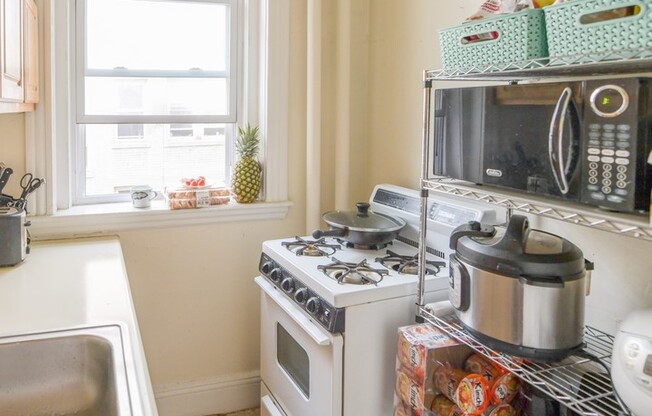 Studio, 1 bath, 367 sqft, $2,100, Unit 02-036