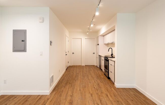 Studio, 1 bath, 246 sqft, $1,200, Unit 01