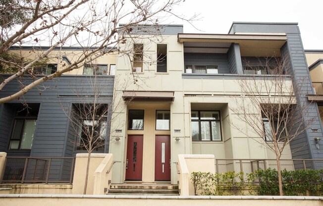 PALO ALTO SCHOOL DISTRICT- Tri-Level Executive Townhome with Attached Garage Ready to Rent July 22nd!!