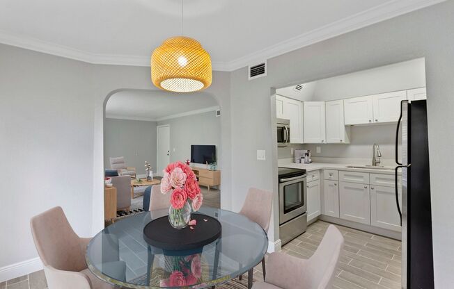 2 beds, 2 baths, 1,015 sqft, $1,895, Unit 949C