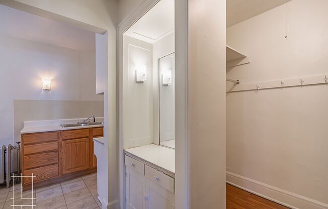 Studio, 1 bath, $915, Unit 29 W. 1st Ave Apt. 6