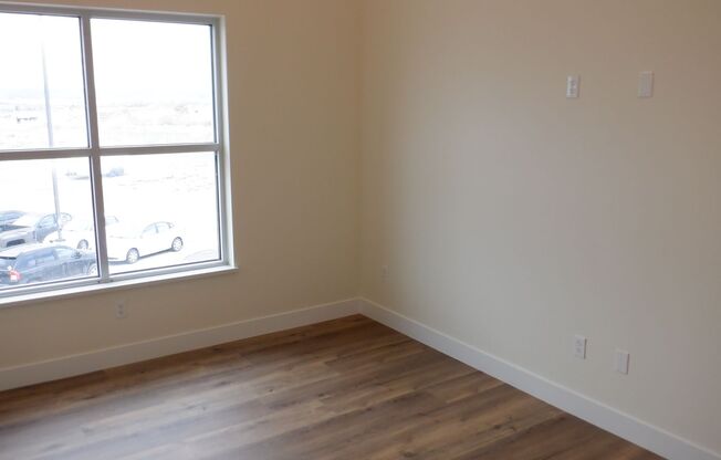 2 beds, 1 bath, $1,095