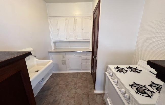 1 bed, 1 bath, 600 sqft, $945, Unit 322