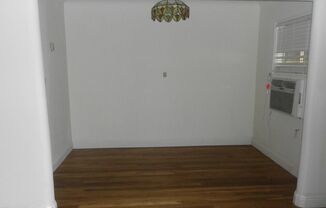 2 beds, 1 bath, $1,500, Unit Front house