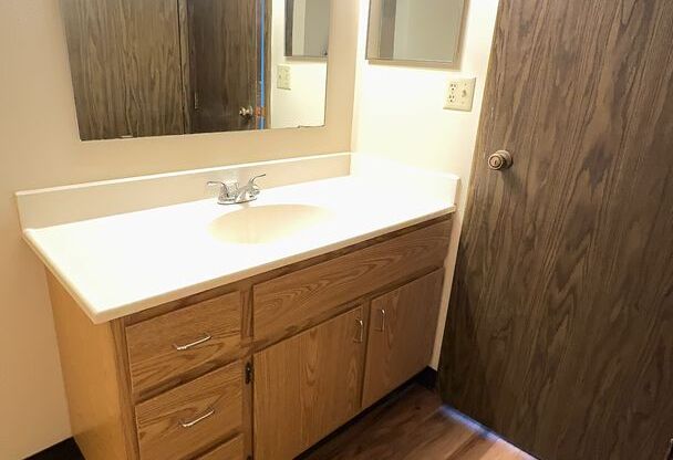 2 beds, 2 baths, 945 sqft, $979.99, Unit 825-J16