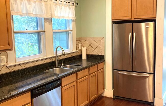 ZERO APPLICATION FEE FOR THIS ALTA VISTA BUNGALOW!