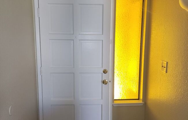 3 Bedroom 2 Bathroom with Garage and Washer and Dryer Hookups