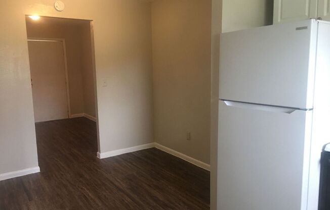 2 beds, 1 bath, 650 sqft, $1,000, Unit Unit 2