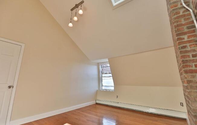 4 beds, 2 baths, $4,600, Unit 2