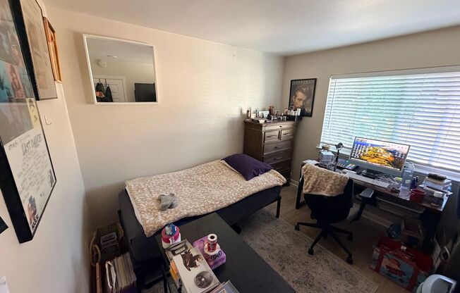 MOVE-IN SPECIAL: $200 OFF YOUR FIRST MONTH'S RENT!