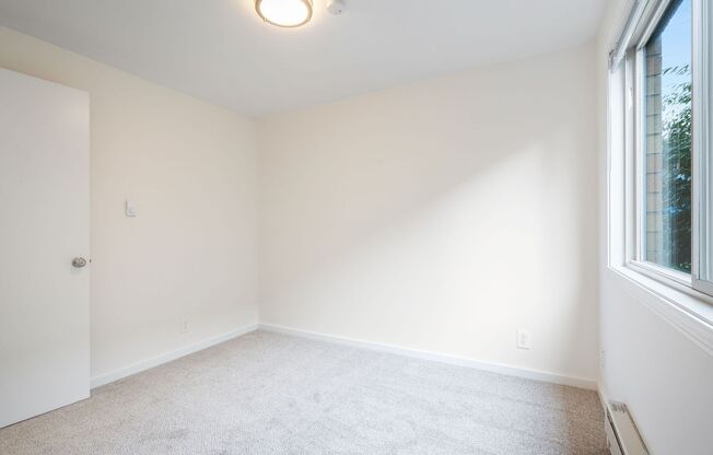 2 beds, 1 bath, 850 sqft, $1,995