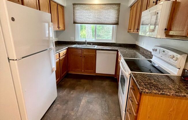 OFFERING ONE MONTH FREE RENT!! GORGEOUS AND SPACIOUS, 3 BED/2BATH RANCH HOME, BIRMINGHAM SCHOOLS-----DARTMOOR