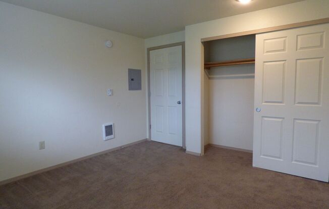 2 beds, 1 bath, 930 sqft, $1,395