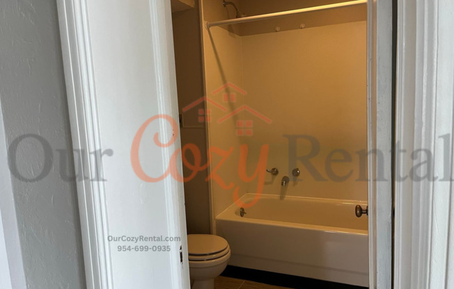 2 beds, 1 bath, 808 sqft, $1,095, Unit 01