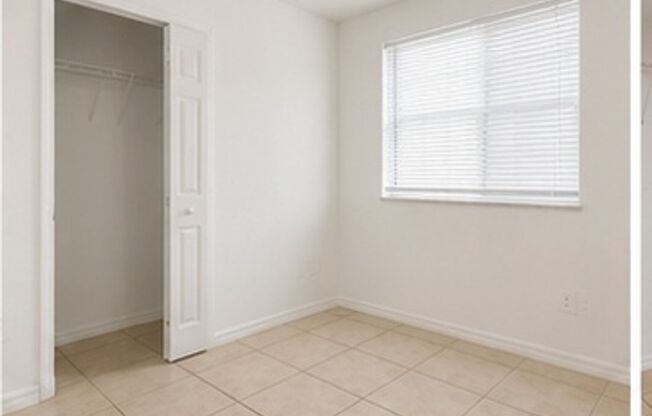 3 beds, 2 baths, 1,079 sqft, $2,600, Unit 13770-204