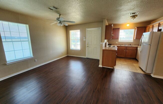 Roomy 3 Bedroom Duplex In South Fort Worth
