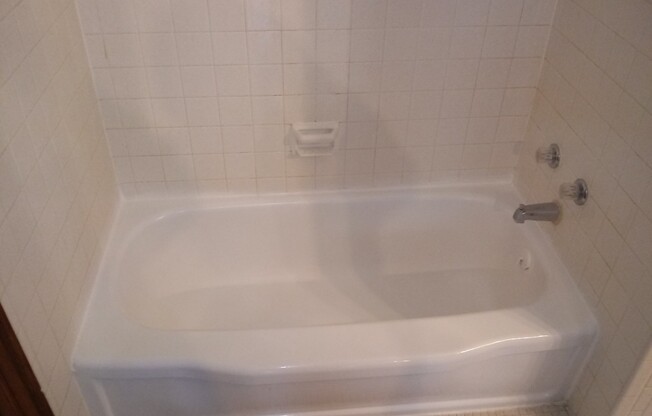 2 beds, 1 bath, 635 sqft, $1,099, Unit 512/12